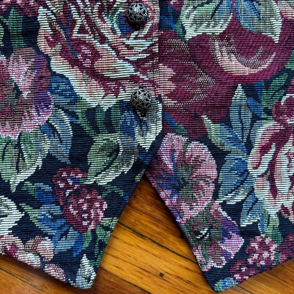 ๐ SOLD ๐ Vintage 90s Black Floral Tapestry Vest 5 Button Bobbie Brooks ~ Size S - Picture 8 of 9